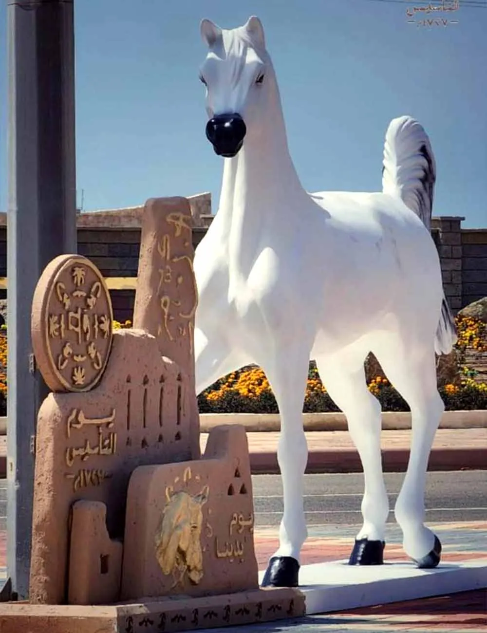 Luxury Arabian horse sculpture for themed events, exhibitions, and public spaces.