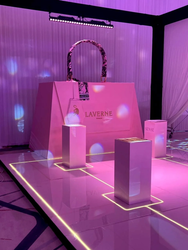 georgina-event-laverne-installation